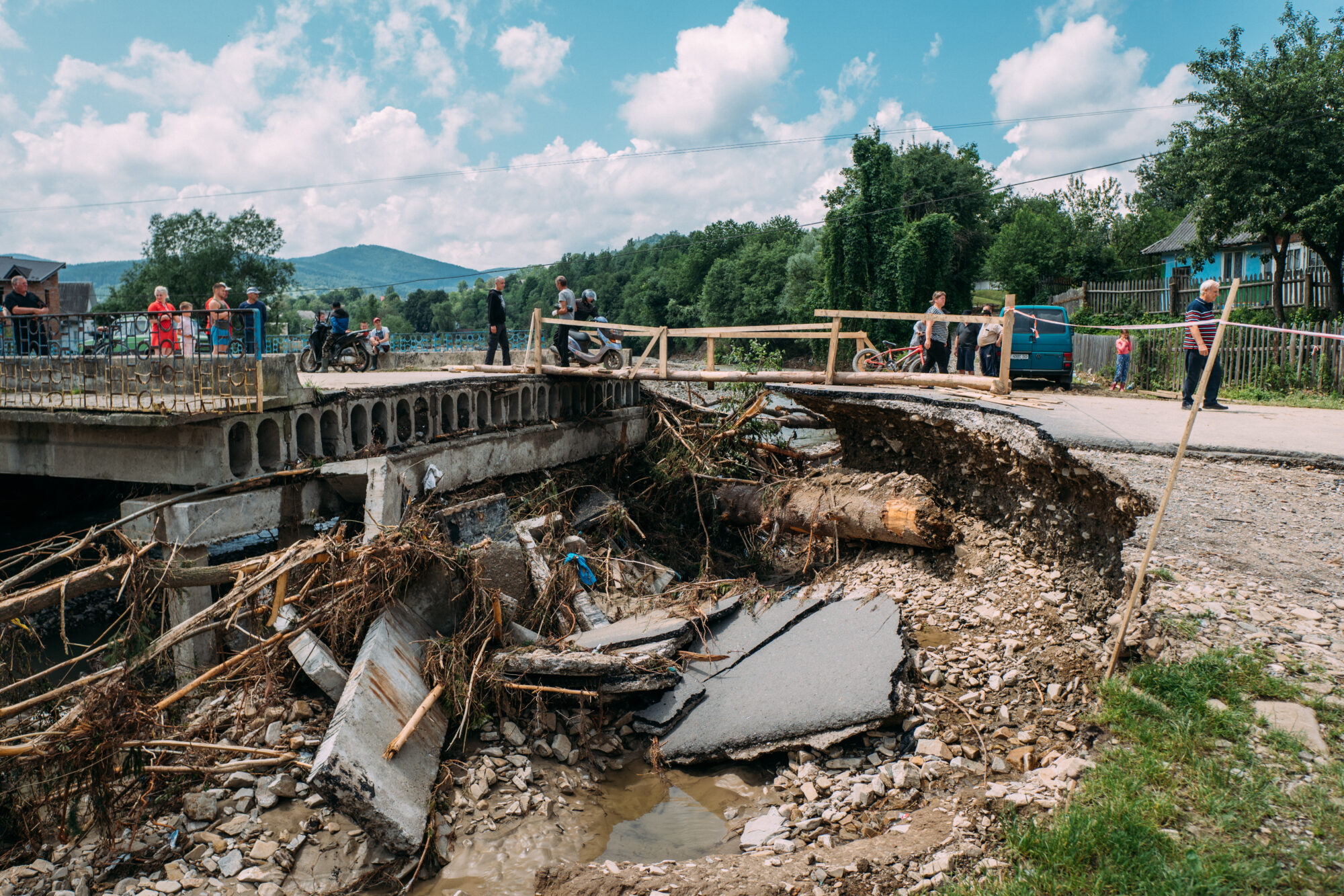 Вода відступає