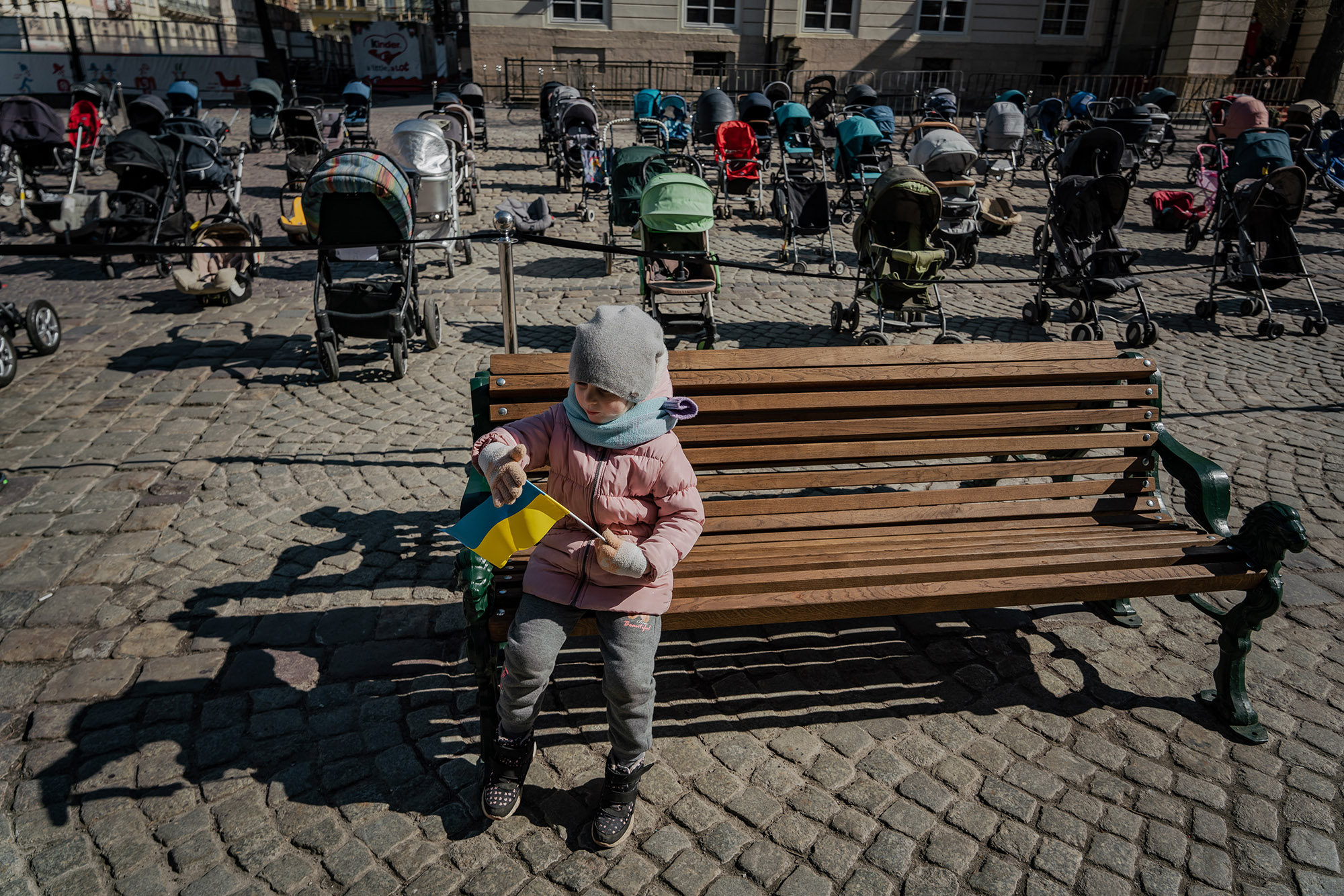 Закрийте небо. Гинуть діти