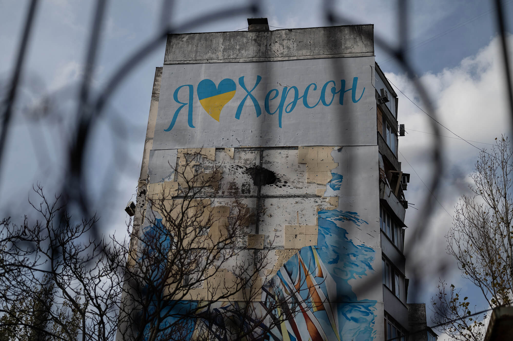 «Прилітає реально всюди». Правий берег рік як удома 