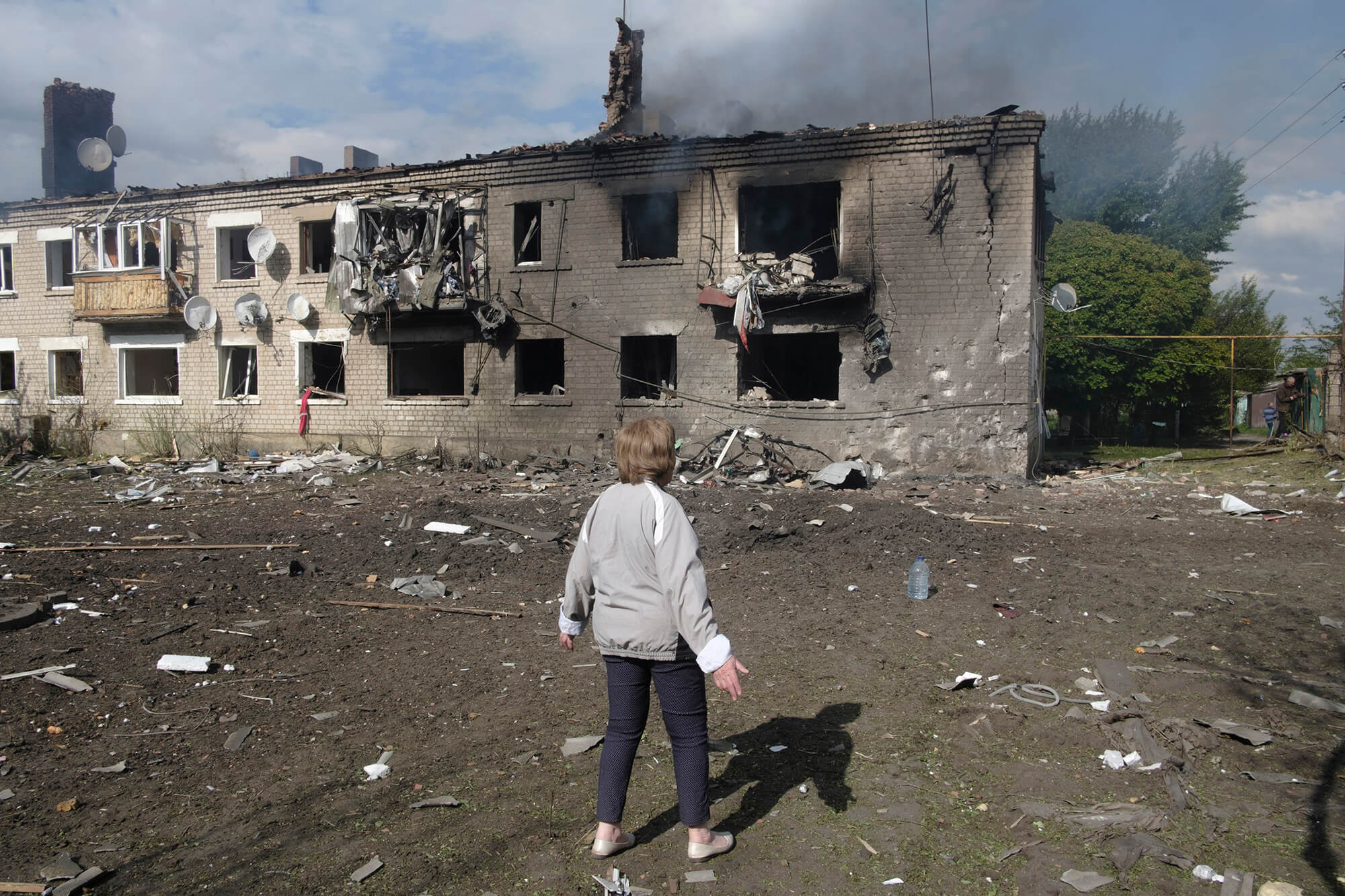 «Димить ліс. У селі догорає хата. У місті — дім»